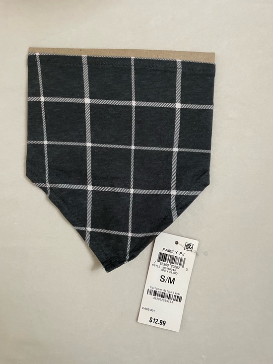 Family Pj’s Macy’s Brand Grey Plaid PET  Bandana Size S/M NWT Dog bandana - Picture 2 of 3